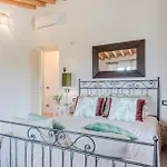 Grema, A With Infinity Pool Villa Loppeglia
