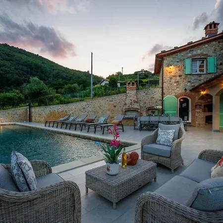 Grema, A With Infinity Pool * Loppeglia
