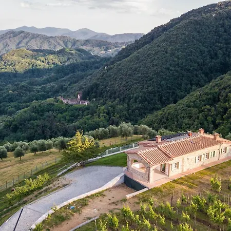 Villa Grema, A With Infinity Pool Loppeglia