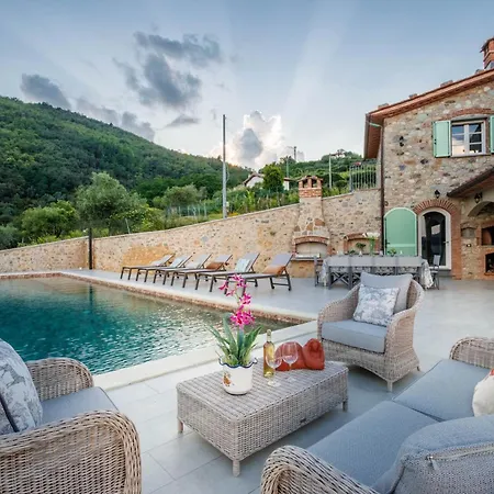 Grema, A With Infinity Pool Villa Loppeglia